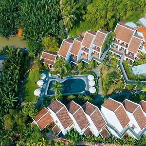 **** Resort Coco River & Vietnam